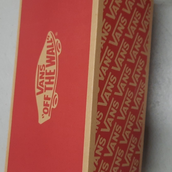 Off the Wall Shoe Box - Picture 2 of 6